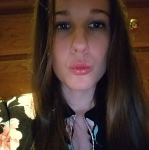 Meet your Posher, Larissa